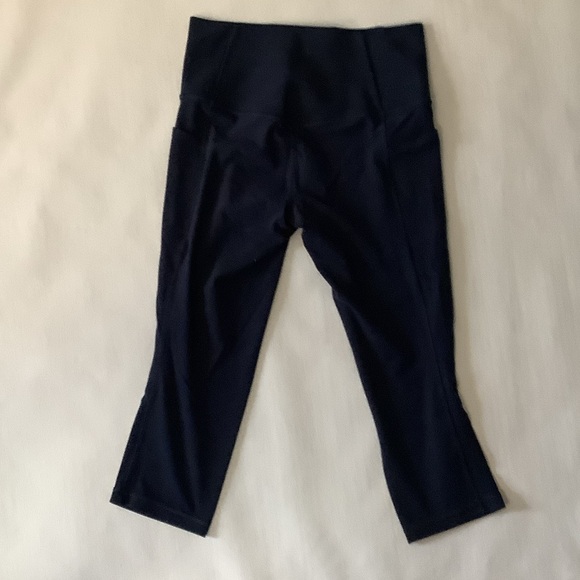 Athleta Salutation Stash Pocket II Capris - Picture 3 of 3